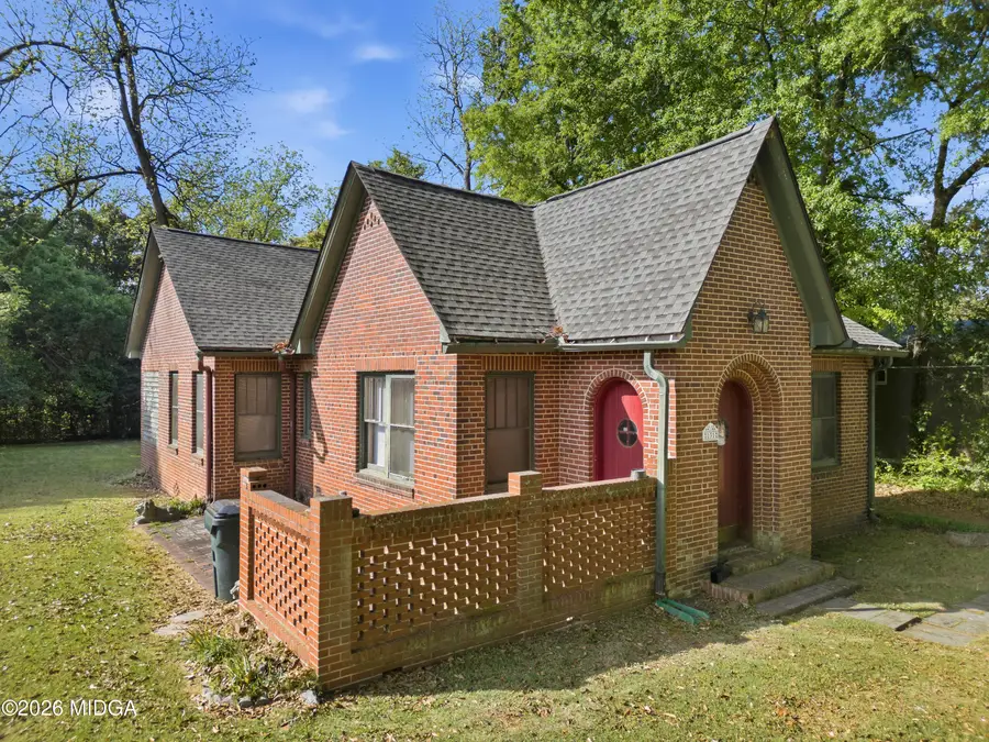 131 E Baldwin Street, Milledgeville, GA 31061 - #3
