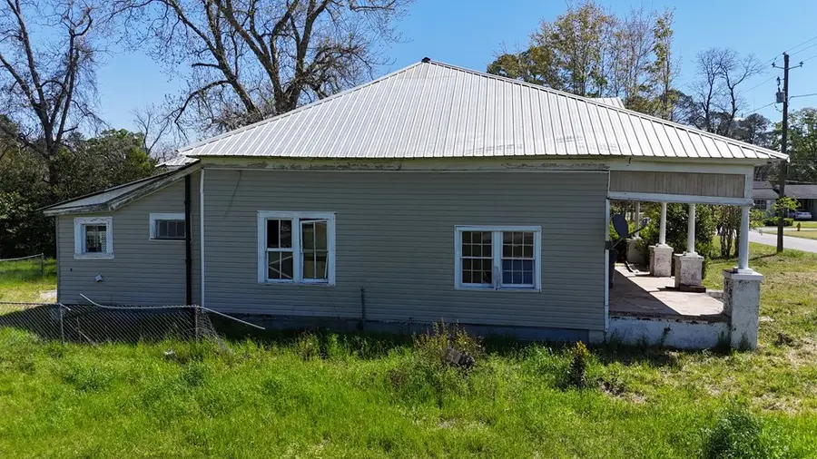 356 E Pine St., Colquitt, GA 39837 - #3