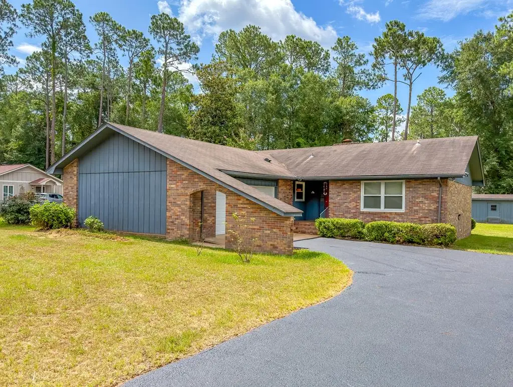 1102 Douglas Dr., Bainbridge, GA 39819 - #1