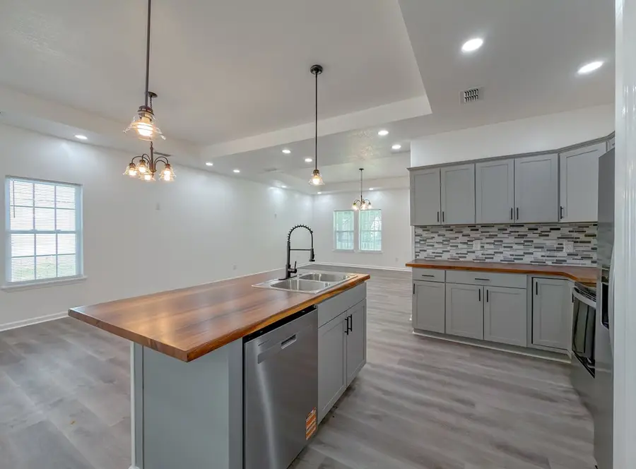 211 Edgewood Avenue, Bainbridge, GA 39819 - #3