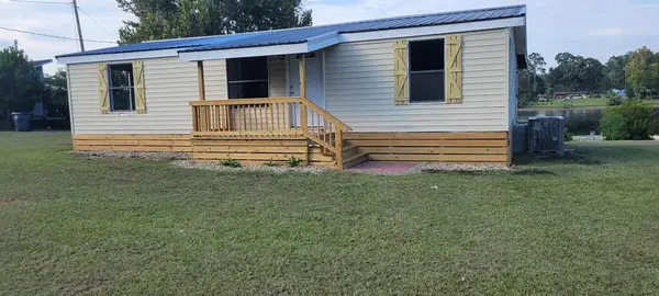 8130 Lake Carroll Dr, Donalsonville, GA 39845