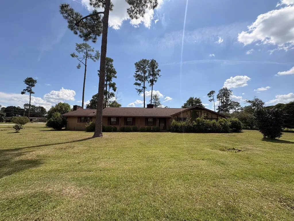 201 W 6th St, Donalsonville, GA 39845 - #1