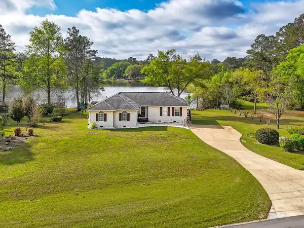 132 Longwood Dr, Thomasville, GA 31757