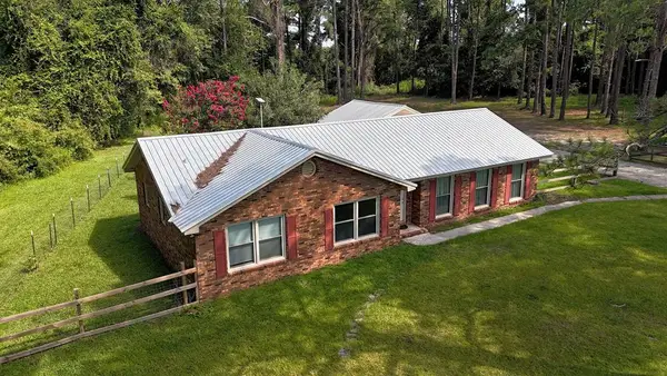 811 Lakeshore Rd, Pelham, GA 31779