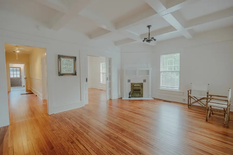323 E Clay St, Thomasville, GA 31792 - #2