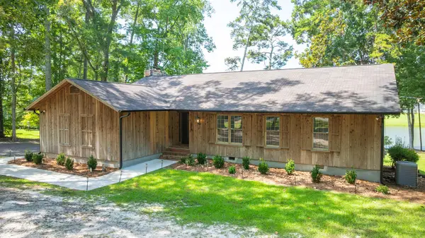 289 Lake Trace Dr., Thomasville, GA 31757
