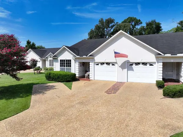 142 Lake Eagle Dr, Thomasville, GA 31792