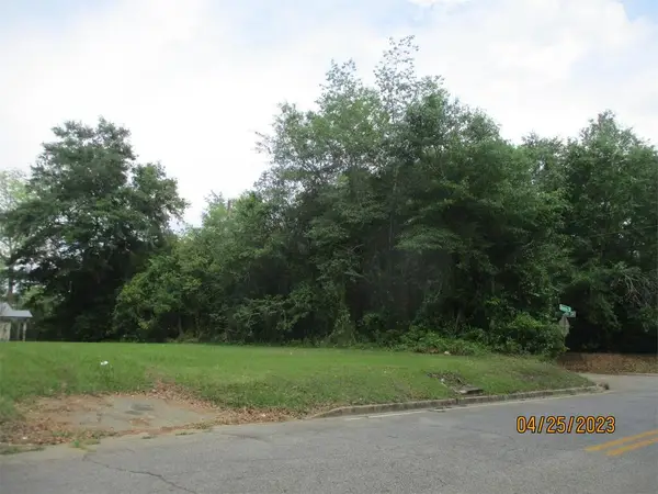 1102 N Stevens St., Thomasville, GA 31792