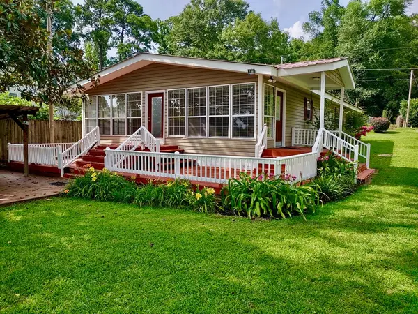 198 Swift Creek Rd, Lake Blackshear (Waterfront), GA 31015