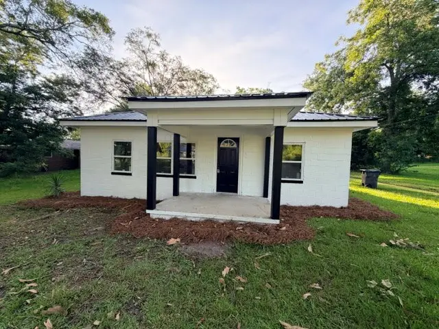 709 N Bragg St, Fitzgerald, GA 31750 - #3