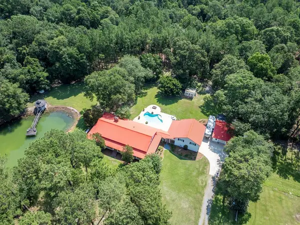 152 Meadowood Dr, Sylvester, GA 31791