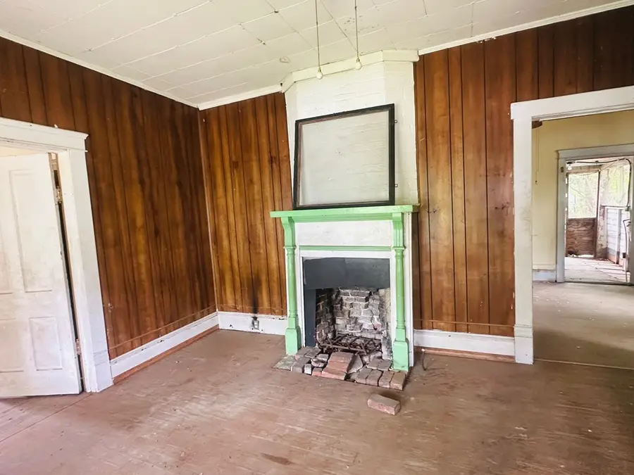 409 W Magnolia St, Fitzgerald, GA 31750 - #2