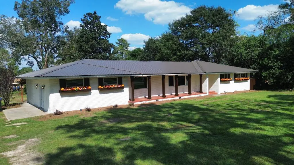 911 W Roanoke Drive Ext, Fitzgerald, GA 31750 - #1