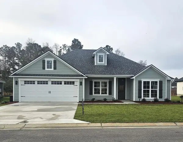228 Barry Field Circle, Hahira, GA 31632