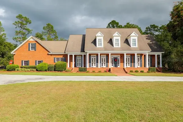 911 Woodlake Drive, Homerville, GA 31634