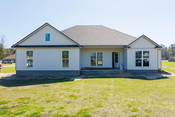 12 Fletcher Dr., Ray City, GA 31645