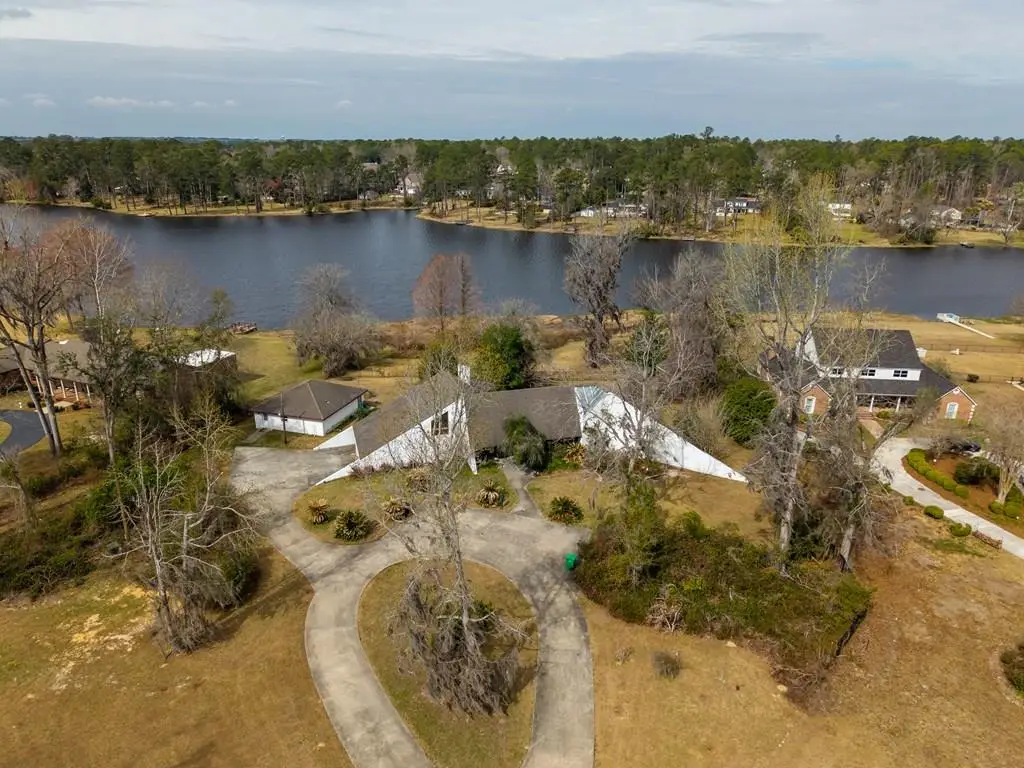 806 S Lakeshore Dr, Valdosta, GA 31605 - #1