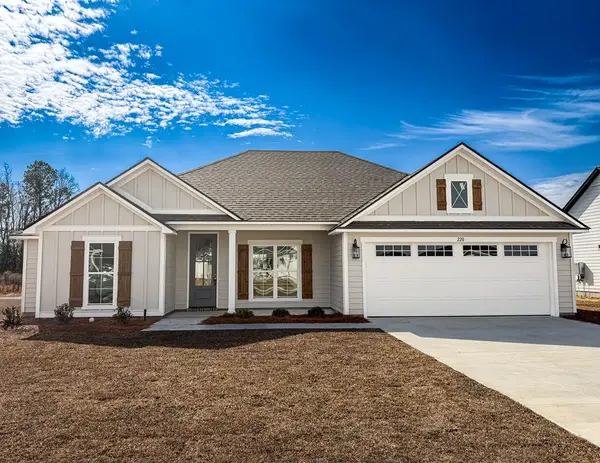 220 Barry Field Cir, Hahira, GA 31632