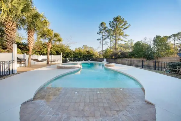 302 E Coleman Dr, Hahira, GA 31632