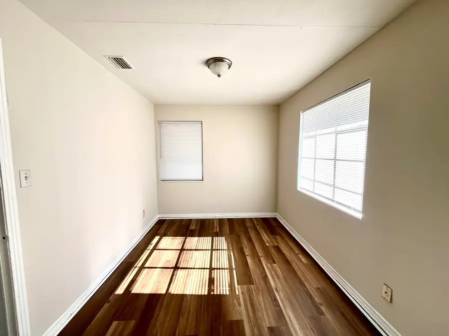 1207 Leone Ave., Valdosta, GA 31602 - #3