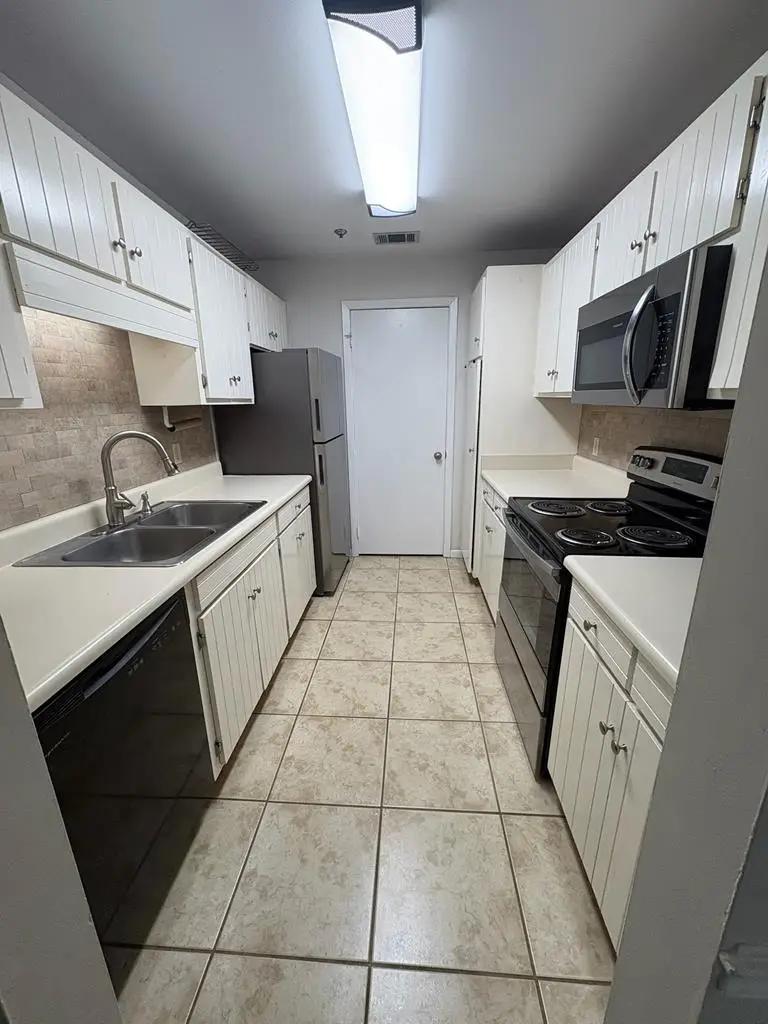 2092 S Sherwood Drive #B12, Valdosta, GA 31602 - #2