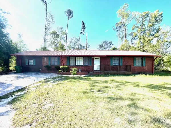 1303 Pineview Dr, Valdosta, GA 31602