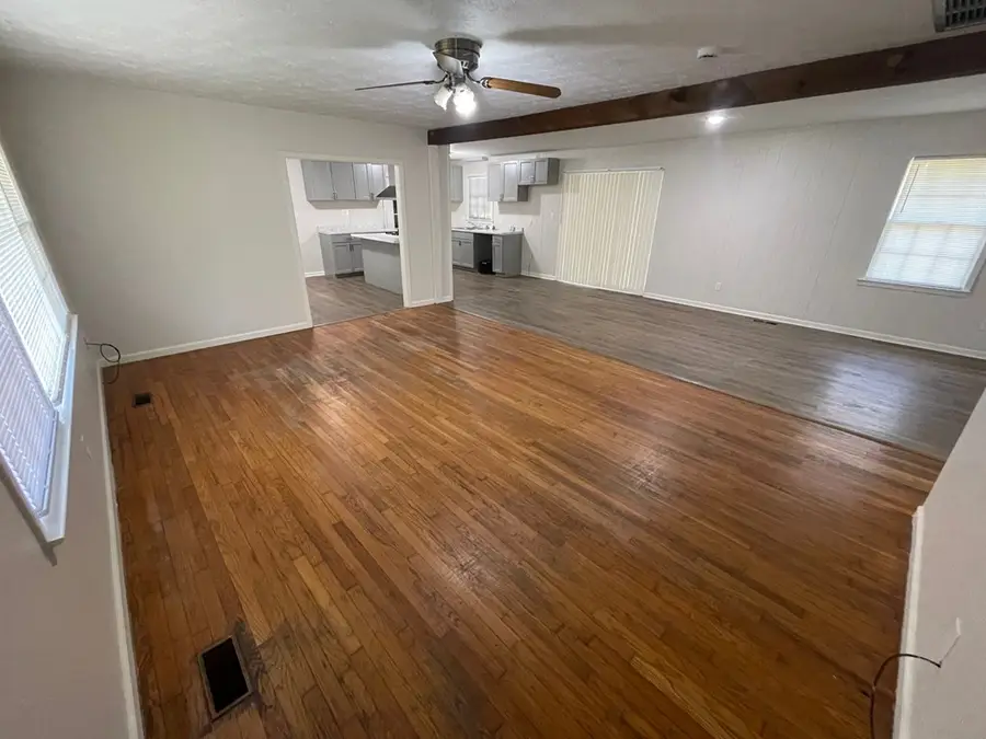 1303 Pineview Dr, Valdosta, GA 31602 - #2