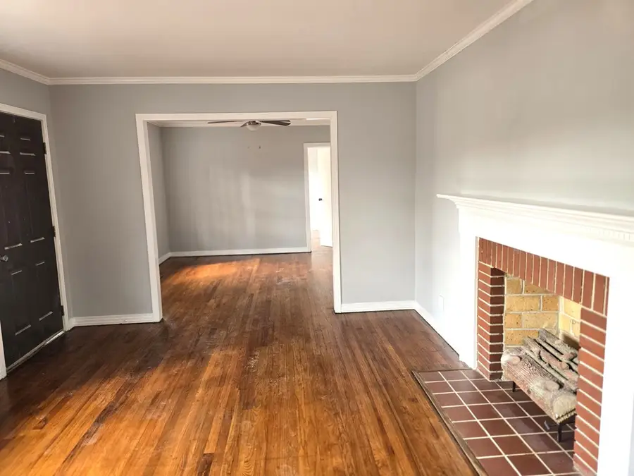 608 Pineview Dr., Valdosta, GA 31602 - #3