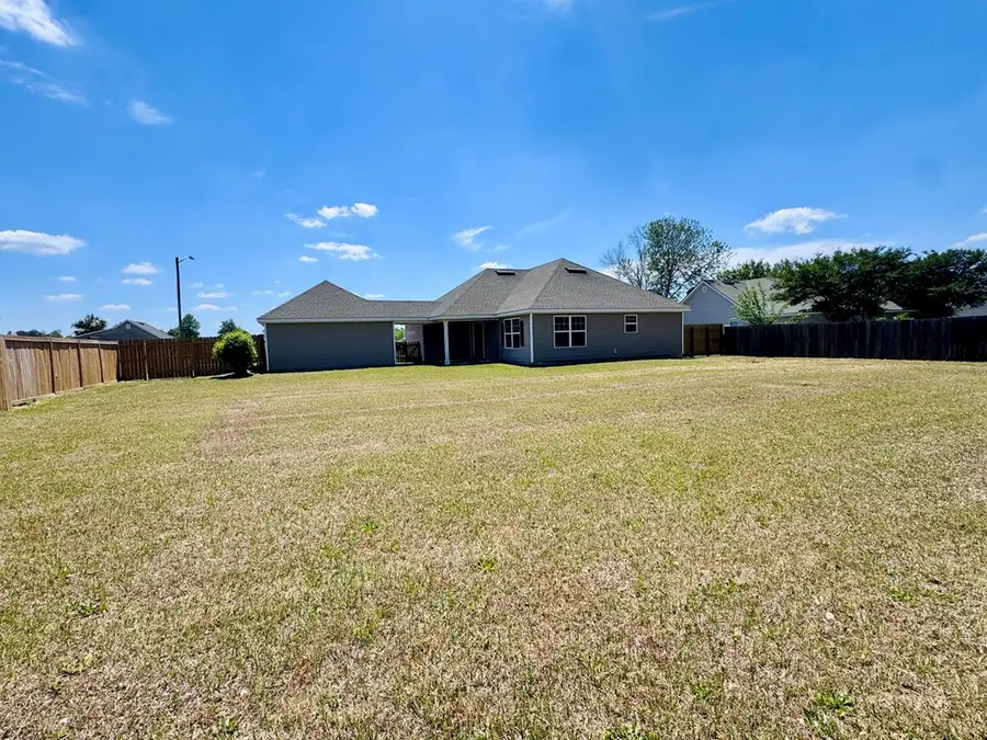 4221 Buckhead Dr, Valdosta, GA 31605 - #3