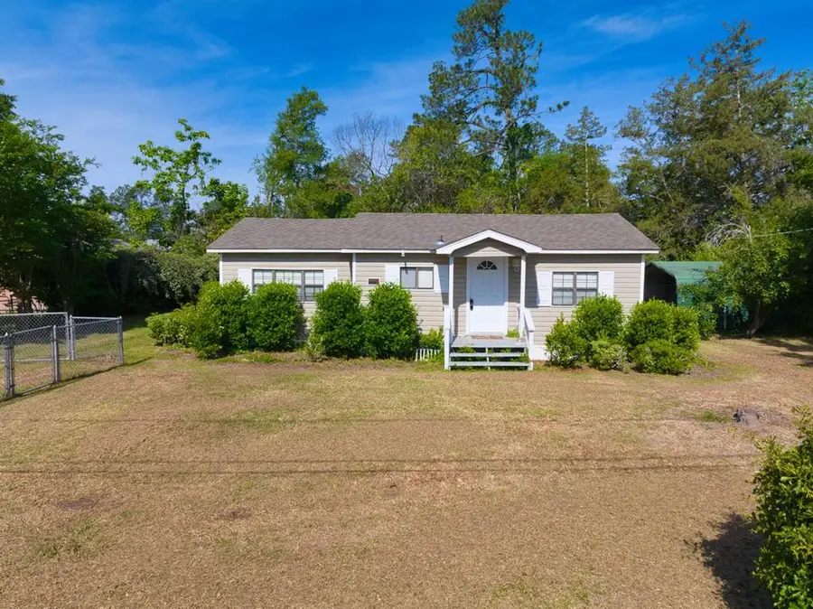610 S College St, Hahira, GA 31632 - #2