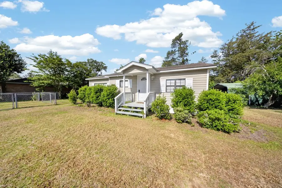 610 S College St, Hahira, GA 31632 - #3