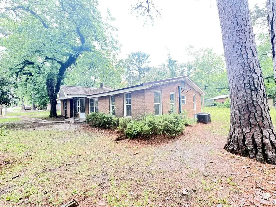 302 E Lovett St., Sparks, GA 31647 - #3