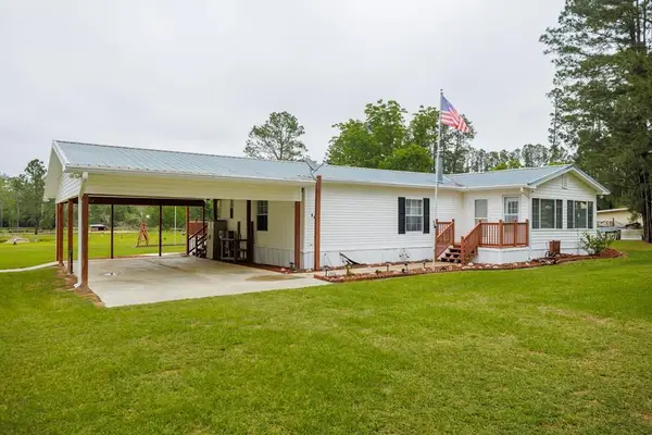 2577 Weaver Drive, Ray City, GA 31645