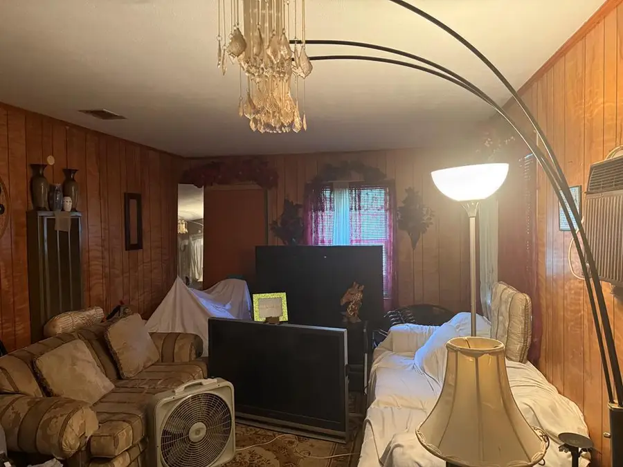 819 NE Woodlawn Dr., Valdosta, GA 31602 - #2
