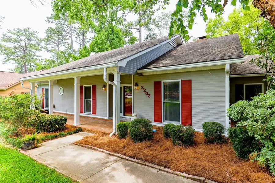 2202 Lakeshore Dr, Valdosta, GA 31602 - #2