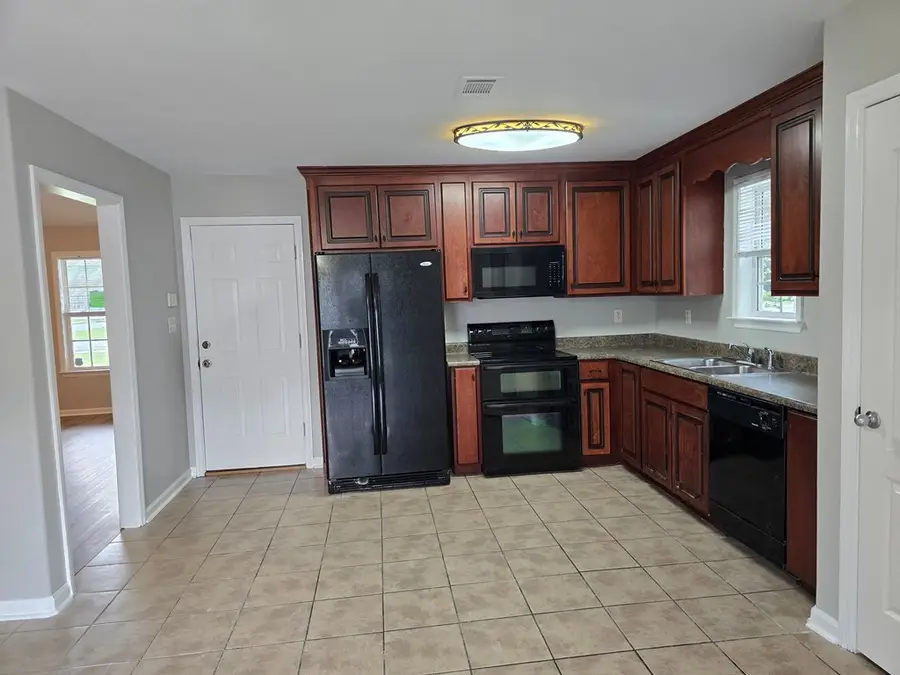 1856 Chestnut Dr, Valdosta, GA 31602 - #2
