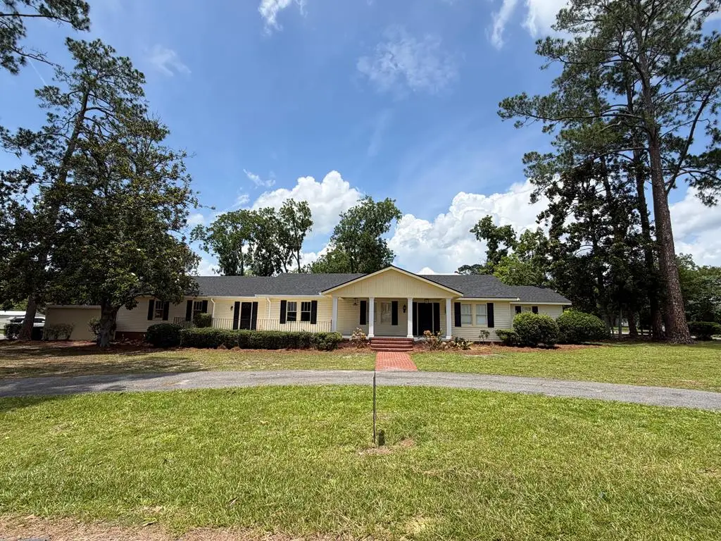 204 E Sixth Ave, Nashville, GA 31639 - #1