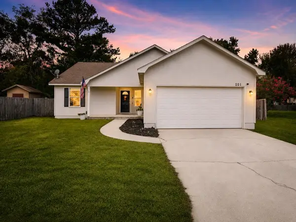 221 Chestnut Ct., Kingland, GA 31548
