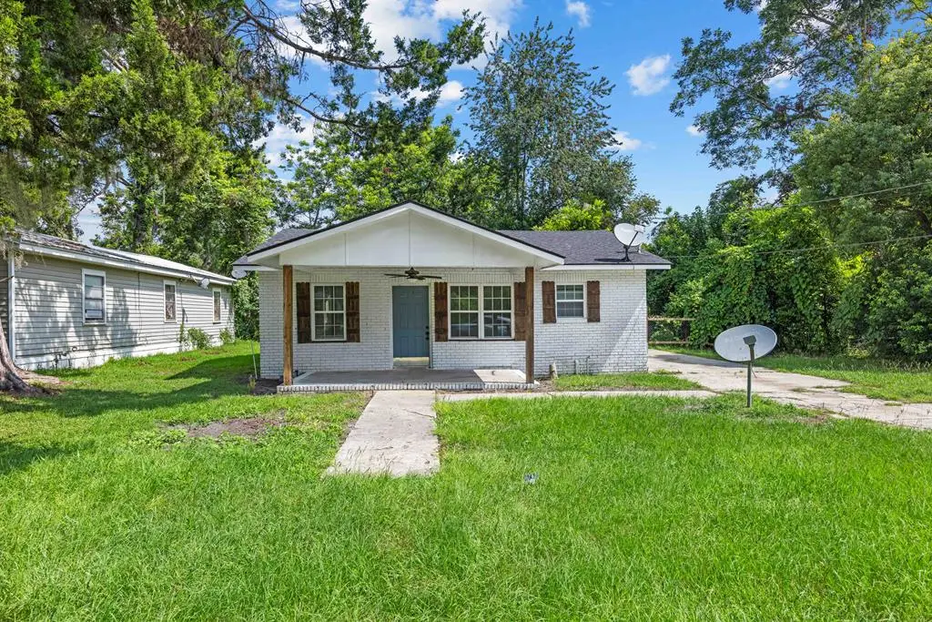 61 E Davis Ave, Lakeland, GA 31635 - #1