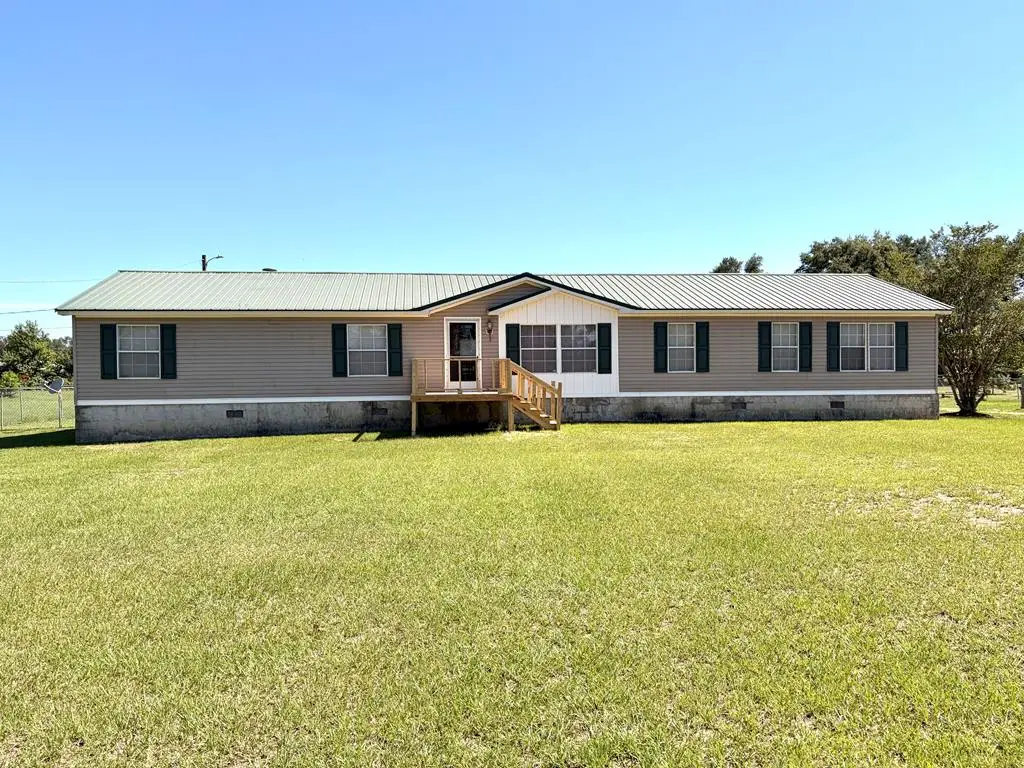 135 S Meadow Rd., Nicholls, GA 31554 - #1
