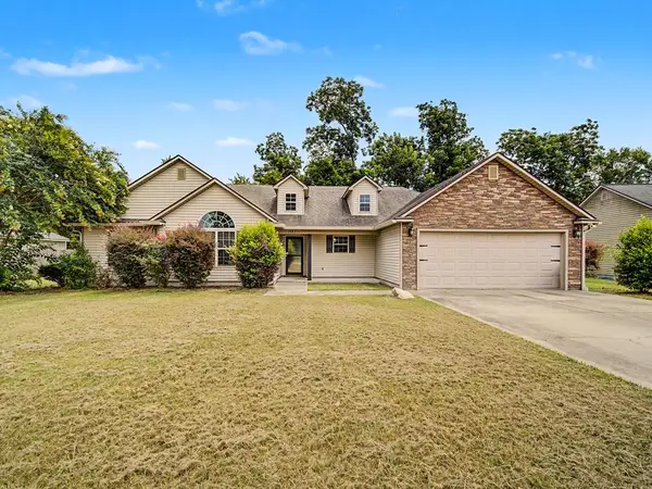 7553 Kayla Dr, Hahira, GA 31632