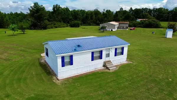 163 Maple Ridge Drive, Ray City, GA 31645