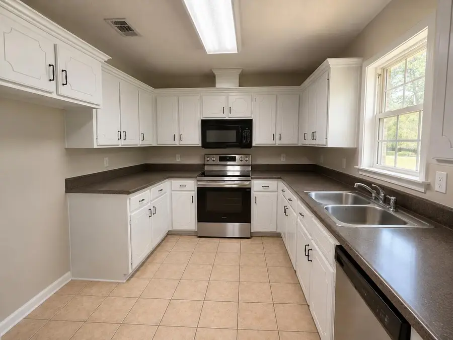 68 W Patten Avenue, Lakeland, GA 31635 - #2