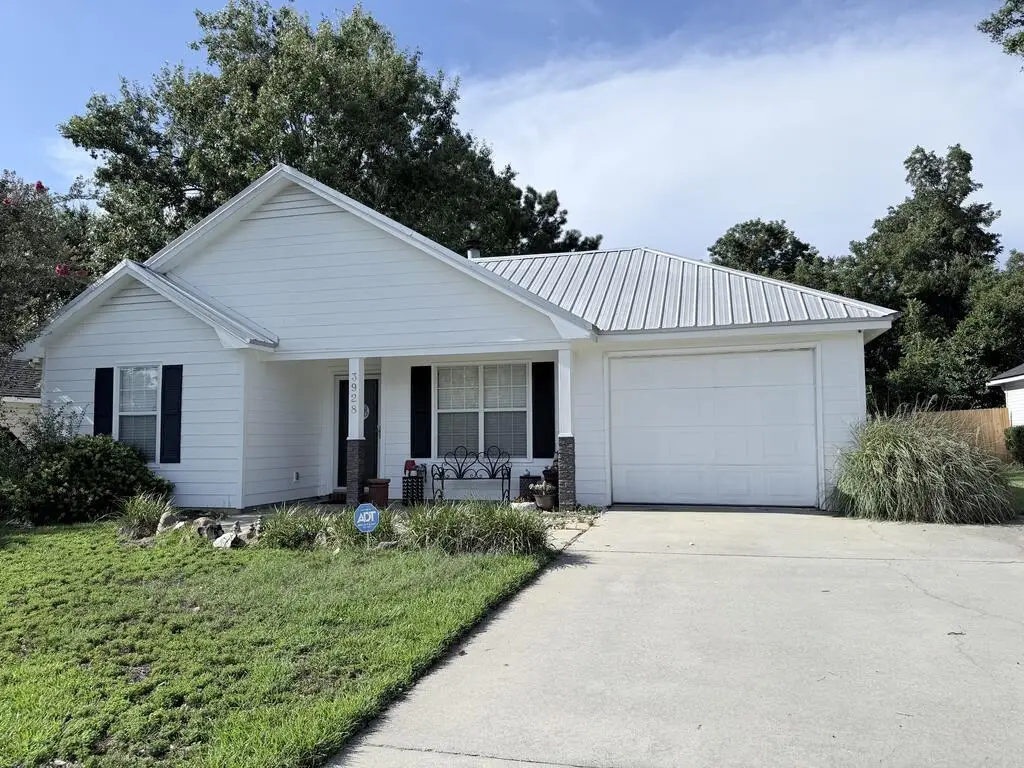 3928 Heatherwoods Dr., Valdosta, GA 31605 - #1