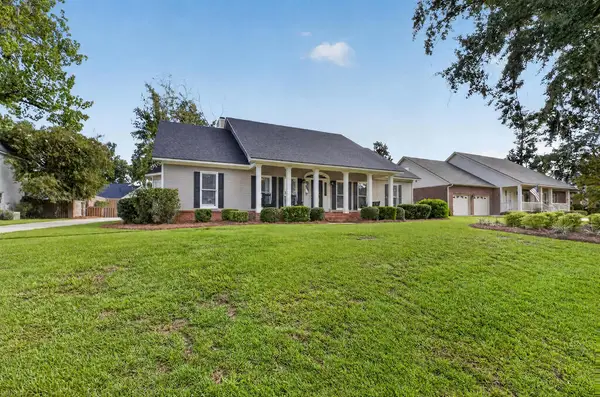 1015 Williamsburg Dr, Valdosta, GA 31602