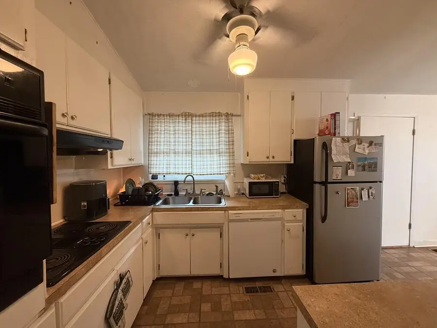 410 University Dr., Valdosta, GA 31602 - #2