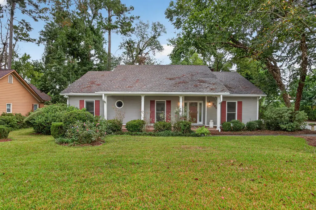 2202 Lakeshore Cir, Valdosta, GA 31602 - #1
