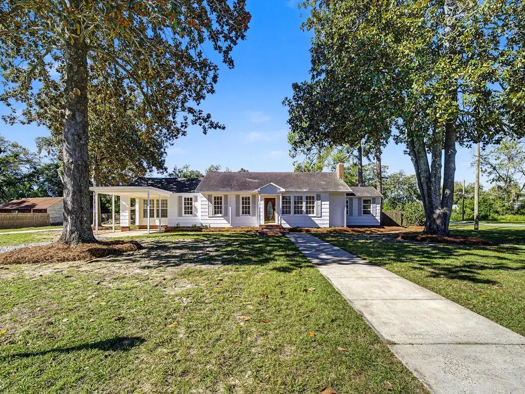 300 S Laurel Ave, Adel, GA 31620 - #1
