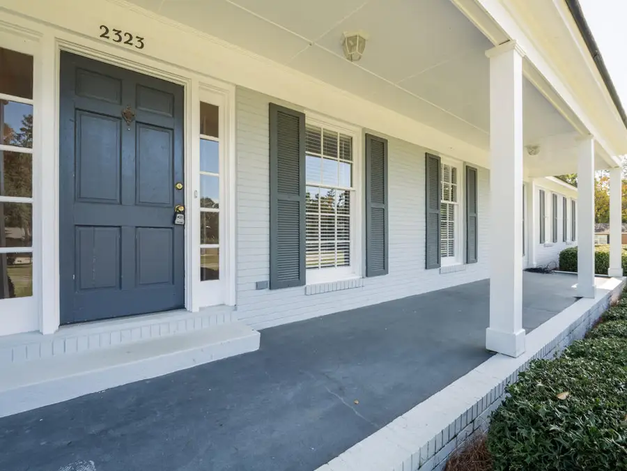 2323 Riverhill Dr, Valdosta, GA 31602 - #2