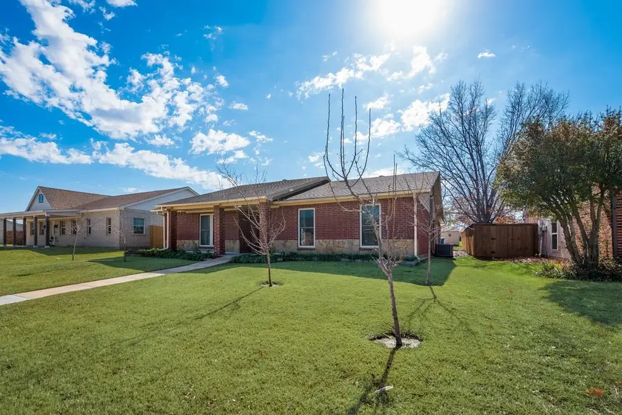 8302 Chesham Drive, Rowlett, TX 75088 - Image #3